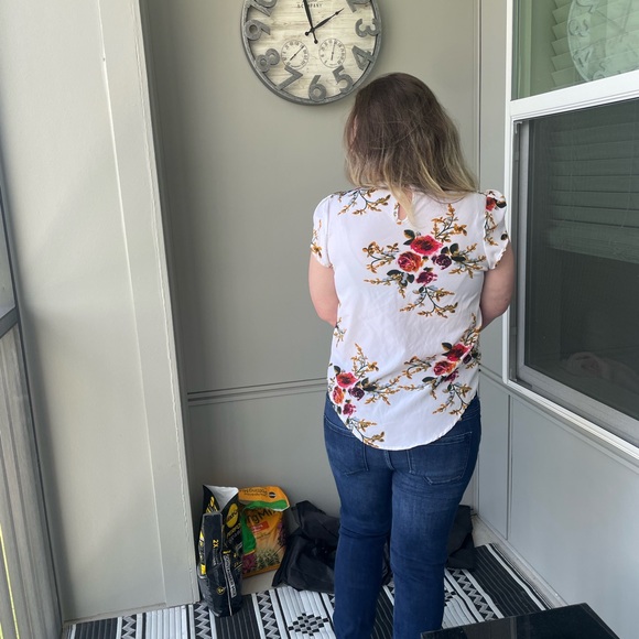 Floral white business casual top - Picture 2 of 4